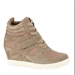 Steve Madden Tan Suede Sneaker Wedge